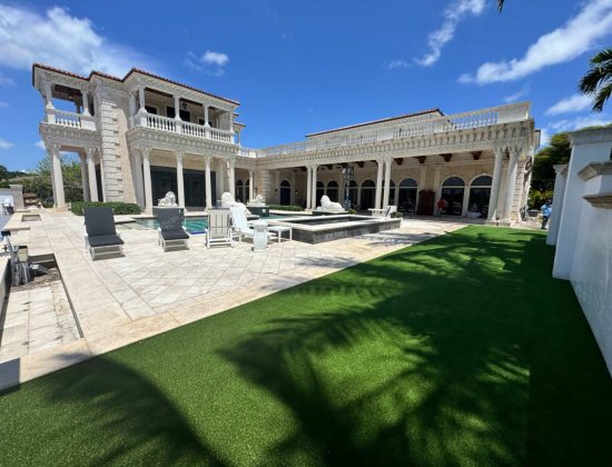 synthetic-grass-cleaning-lake-worth